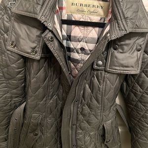 Burberry coat .Medium size.like new excellent condition.